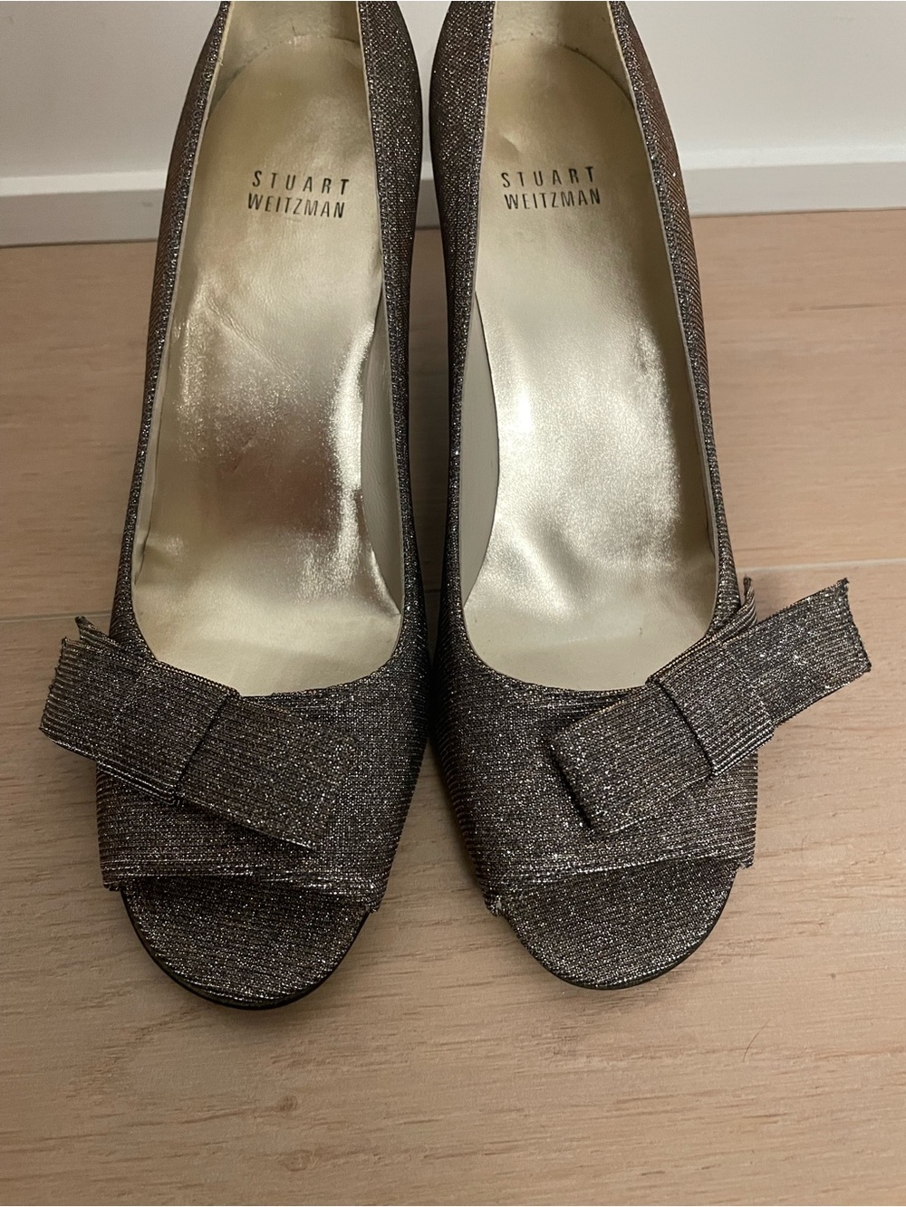 STUART WEITZMAN Bowover Glitter Pump - Peep-Toe High Heel with a Bow - Picture 3 of 9